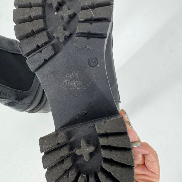 Intentionally Blank Momo Leather Chelsea Boot - Picture 5 of 5